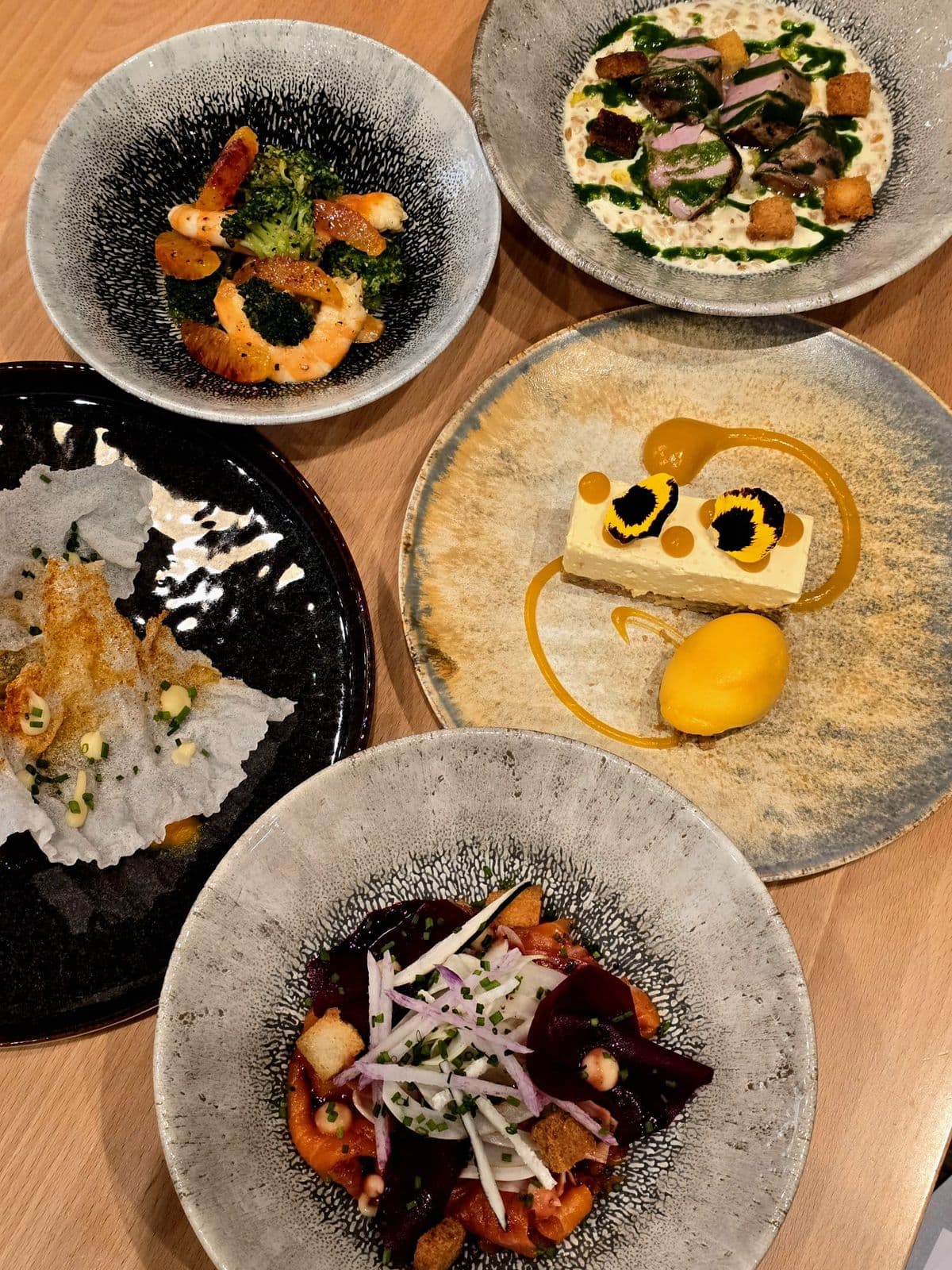 Table de plats à partager à L'Adresse